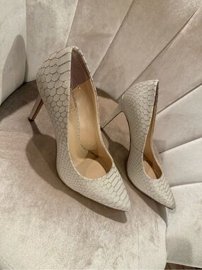 Vince Camuto Cream Textured Pointed-Toe Stiletto Pumps